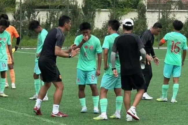 皇马续约公告皇家马德里俱乐部和安切洛蒂已同意将合同延长至2026年6月30日。